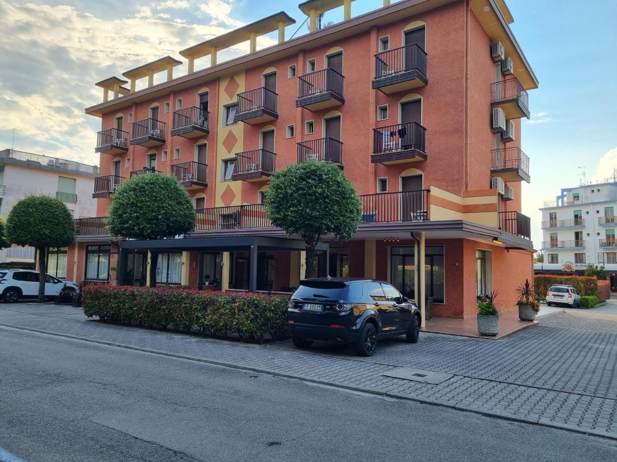 Hotel Sole Eraclea Mare Bagian luar foto