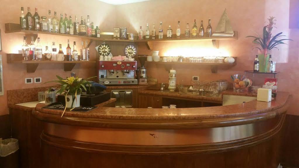 Hotel Sole Eraclea Mare Bagian luar foto